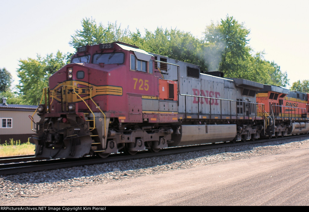 BNSF 725 Pusher